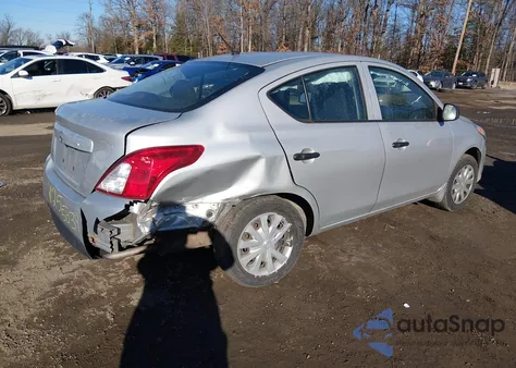 2015 Nissan Versa 1.6 S z USA, uszkodzony, nr VIN 3N1CN7AP5FL949643